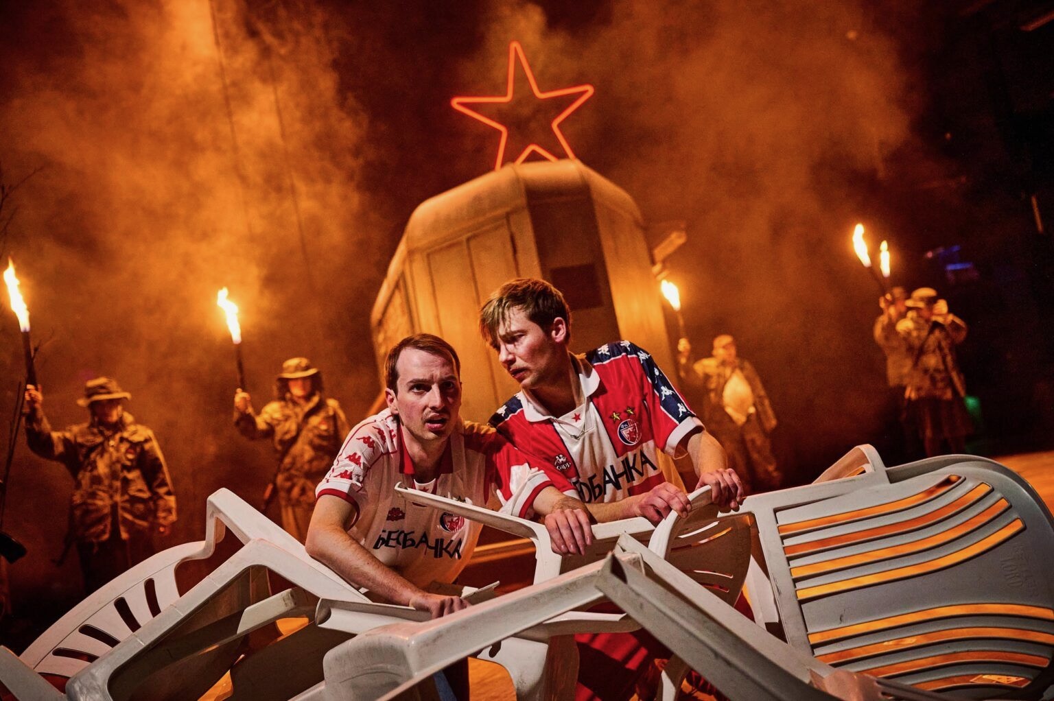 WIE DER SOLDAT DAS GRAMMOFON REPARIERT